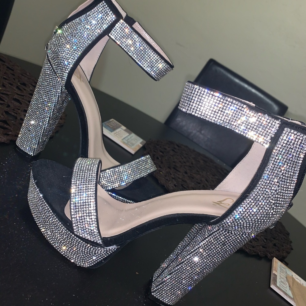 HIGH HEEL